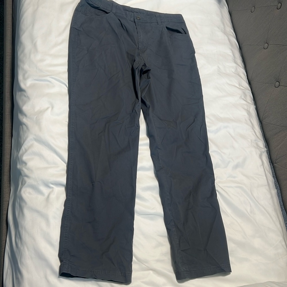 Men’s Columbia grey pants in 34x32